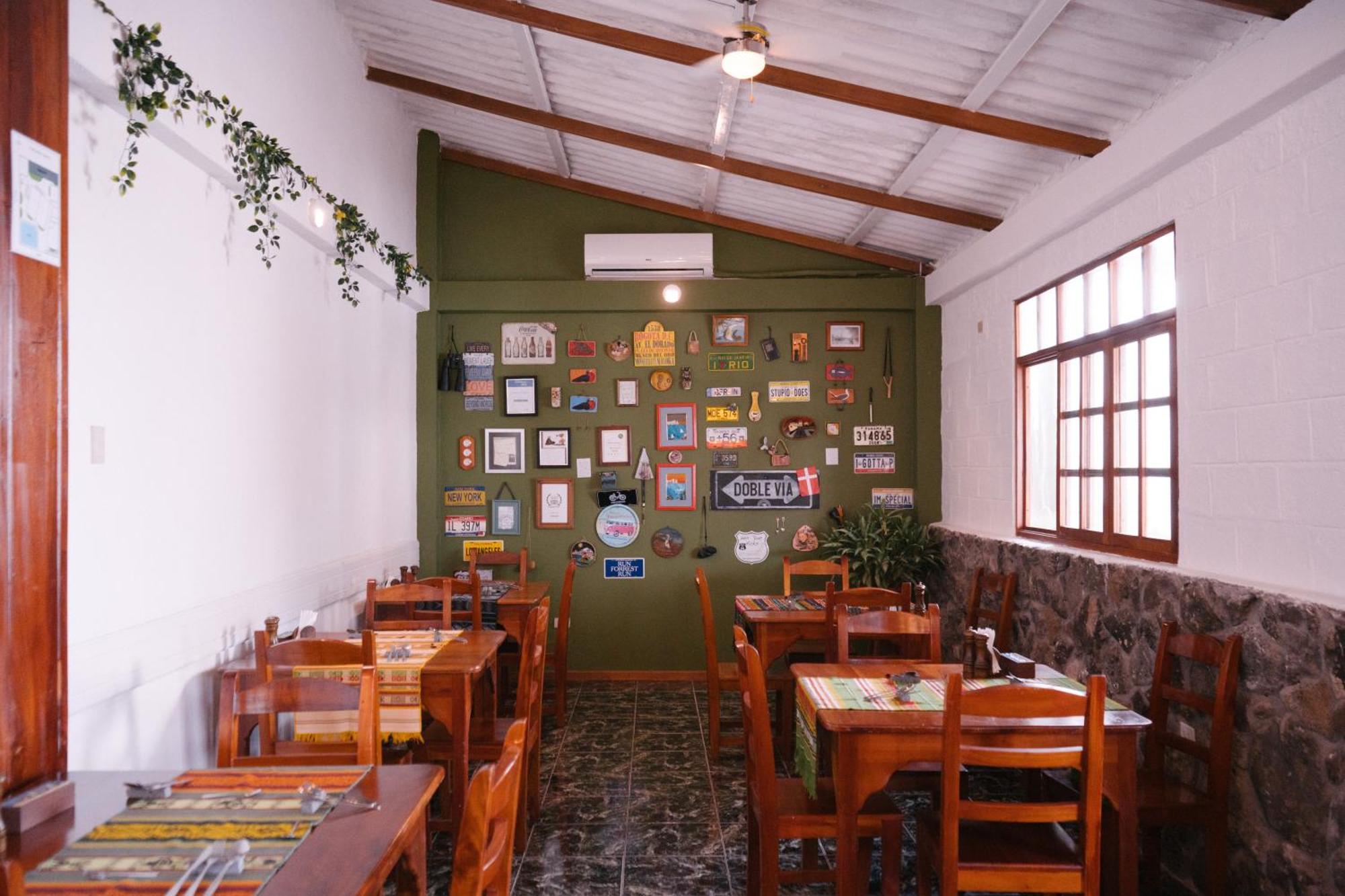 פוארטו בקריסו מורנו Hotel Pimampiro מראה חיצוני תמונה